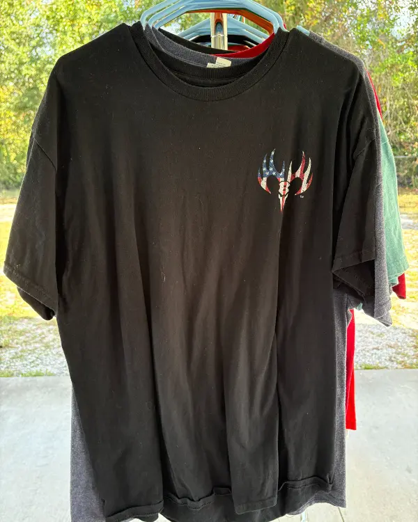 Black "Never Give Up" Tee