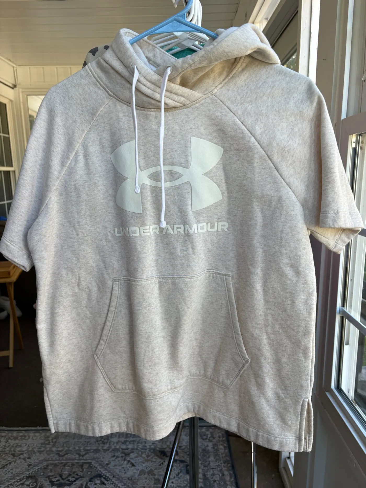 Under Armor Short Sleeve Hoodie Oatmeal